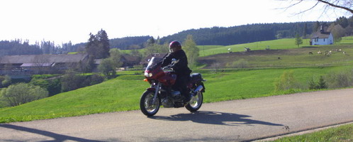 tl_files/project/hofgut_duerrenbuehl/bilder/aktivitaeten/Motorrad-Panorama-Hof.jpg